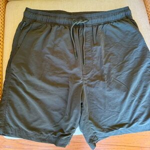 S American Eagle men’s shorts